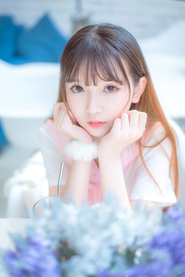 孙权想过暗中收拾周瑜，不只是因为孙策的事情很可能被周瑜探知，更因为周瑜的影响力，周瑜在军中的声望太大，大到哪怕孙权处心积虑将太史慈、贺齐这些昔日追随孙策的猛将调开，但在江东军队中，周瑜一句话，甚至比自己的命令都要管用，他只能培植自己的新势力，比如周泰、蒋钦，都是孙权为了有一支亲信人马提拔起来的，哪怕这两个人曾经还做过水匪，孙权也不在意，他需要的，只是忠诚。